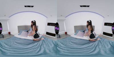 hard on - Mells Blanco gets off hard on Master's bed - Hot maid petite with natural tits masturbates in VR - sexu.com