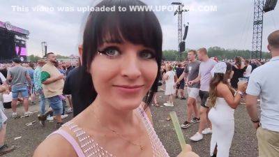 Festival Girl Fucked Hard In Campervan!!! Double Cum To Huge Squirting Pussy - upornia.com