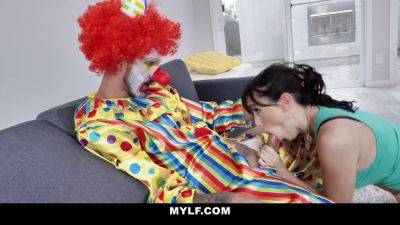 Alana Cruise gets pounded hard by a clown at a wild party - sexu.com