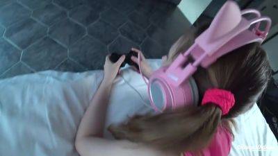 Anny - Anny Walker And Gamer Girl - Sucks Hard And Fucks Hard While Playing - upornia.com
