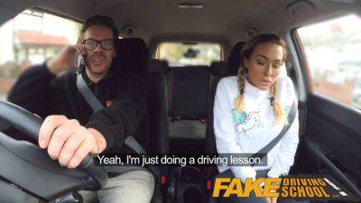 Busty gym bunny takes a hard cock in her fake driving school ride - sexu.com - Britain